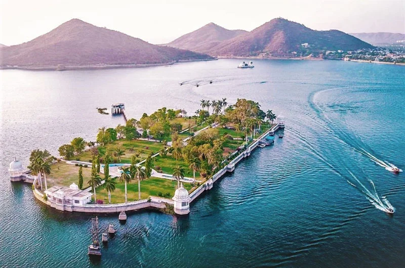 Fateh Sagar Lake in Udaipur surrounded by hills