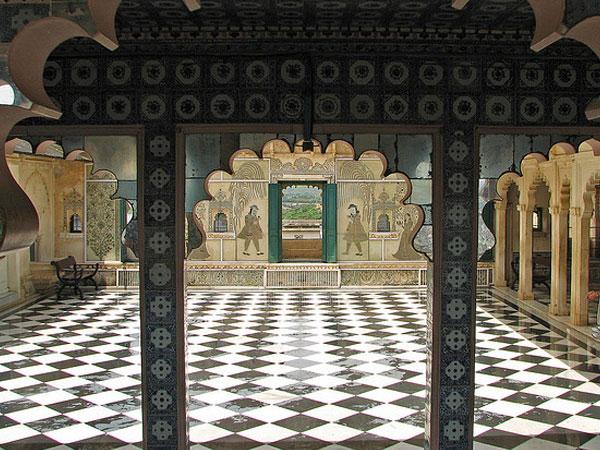 City Palace Udaipur visitor route and palace layout guide map