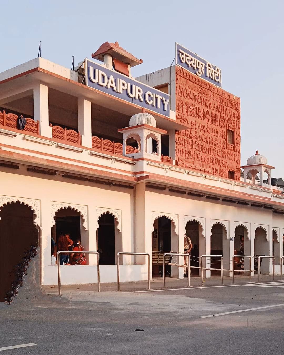 Udaipur railway station near the city centre